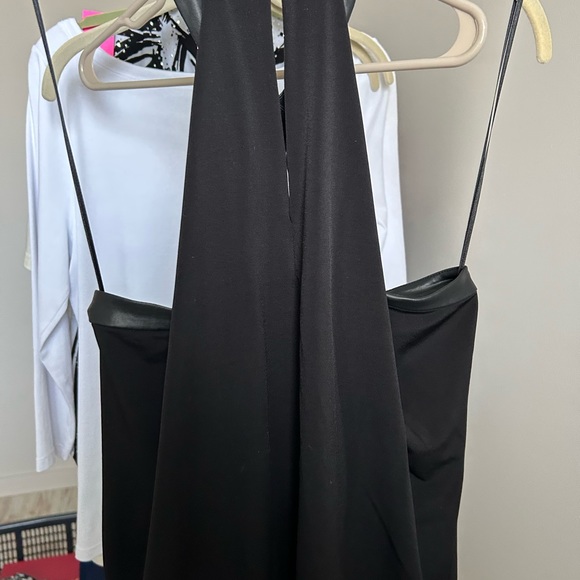 Black tank top - Picture 3 of 4